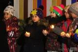 20211215213244_IMG_2230: Foto: Na zahradě mateřské školky v Miskovicích slavnostně rozsvítili vánoční strom