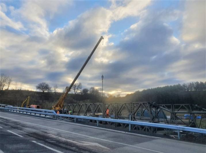 Řidiči už jezdí po novém mostě přes Jalový potok u Přistoupimi