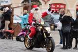 20211224163220_IMG_5379: Foto, video: Motorkáři si na kolínském Karlově náměstí popřáli krásné Vánoce!
