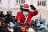 20211224163221_IMG_5380: Foto, video: Motorkáři si na kolínském Karlově náměstí popřáli krásné Vánoce!