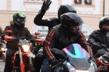 20211224163222_IMG_5382: Foto, video: Motorkáři si na kolínském Karlově náměstí popřáli krásné Vánoce!