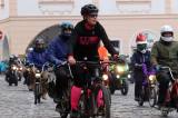 20211224163236_IMG_5404: Foto, video: Motorkáři si na kolínském Karlově náměstí popřáli krásné Vánoce!