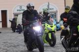 20211224163312_IMG_5465: Foto, video: Motorkáři si na kolínském Karlově náměstí popřáli krásné Vánoce!