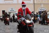 20211224163324_IMG_5489: Foto, video: Motorkáři si na kolínském Karlově náměstí popřáli krásné Vánoce!