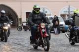 20211224163327_IMG_5494: Foto, video: Motorkáři si na kolínském Karlově náměstí popřáli krásné Vánoce!