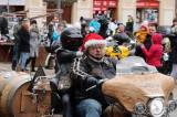 20211224163424_IMG_5610: Foto, video: Motorkáři si na kolínském Karlově náměstí popřáli krásné Vánoce!