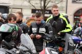 20211224163501_IMG_5694: Foto, video: Motorkáři si na kolínském Karlově náměstí popřáli krásné Vánoce!