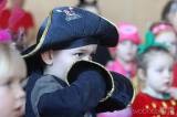 20220212164535_IMG_8428: Foto: Na Sokolském karnevalu tančili piráti, policisté, princezny a další pohádkové postavy