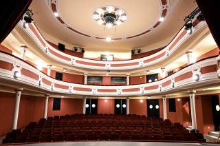 Hlavní sál Dusíkova divadla v Čáslavi se po generálních opravách otevírá veřejnosti
