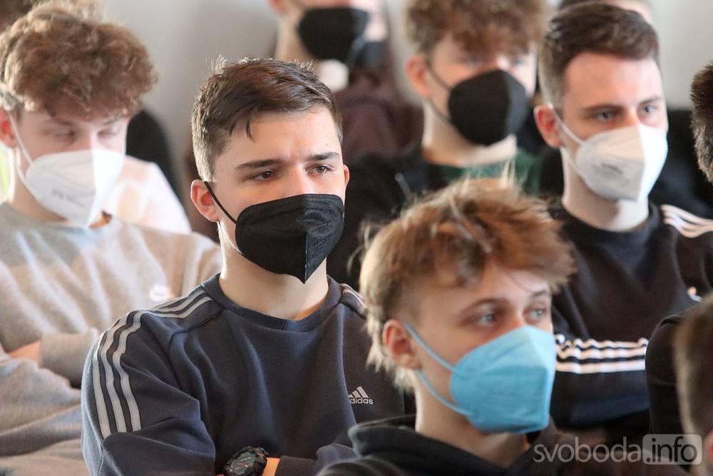Místopředseda Poslanecké sněmovny Jan Bartošek se studenty probral krizi na Ukrajině