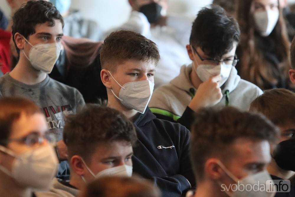 Místopředseda Poslanecké sněmovny Jan Bartošek se studenty probral krizi na Ukrajině