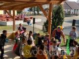 20220326194530_001: Za ukrajinskými dětmi do Zbraslavic dorazil v sobotu klaun!