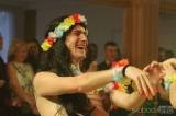 20220408231923_IMG_6383: Foto: Čáslavští gymnazisté vzali osádku plesu na party do Karibiku!