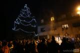 IMG_8163: Foto: Vánoční stromy se v sobotu rozsvítily ve Veltrubech i Červených Pečkách
