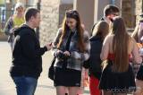 20220429102738_IMG_8834: Foto, video: Maturantům v Čáslavi zazvonilo v pátek naposledy, nyní je čeká důležitá zkouška