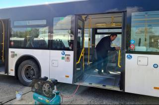 V kolínských autobusech probíhá testování speciální povrchové úpravy odpuzující viry a bakterie