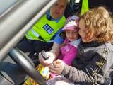 20220504175610_policie025: Kutnohorští policisté se s dětmi sešli na dopravním hřišti