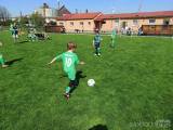 20220508222547_IMG_20220508_100130: Foto: Na hřišti Slavoje Vrdy se v neděli uskutečnil fotbalový turnaj minipřípravek!