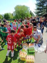 20220508222610_IMG_20220508_115437: Foto: Na hřišti Slavoje Vrdy se v neděli uskutečnil fotbalový turnaj minipřípravek!