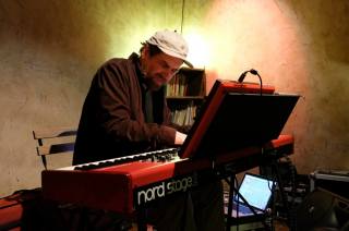 Čtvrteční večer v kutnohorském Baru 22 patřil jazzu říznutém elektronikou