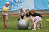 20220524140607_IMG_5612: Foto: Dvě stovky dětí z MŠ v Čáslavi si užily sportovní dopoledne na stadionu Pod Hrádkem