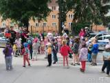 20220601145401_IMG_20220601_100952: Mezi děti v Mateřské škole Kytička zavítali policisté a strážníci