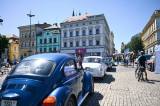 20220618223831_veterani_kolin101: Foto: Historická auta a motocykly se opět blýskala na Karlově náměstí v Kolíně!