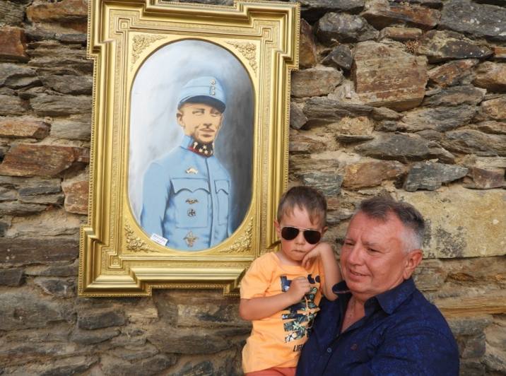 Foto, video: Čáslavský malíř Vít Šneberg připravil výstavu s překvapením