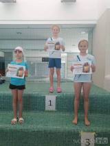 20220621110525_sparta_plavani774: Sofinka, Linda - Dvanáctiletí plavci se zúčastnili Letního Mistrovství ČR v Chomutově