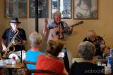 20220624093310_DSCF3938: Foto: V kutnohorské kavárně Blues Café zahráli Joe Kučera, Jesse Ballard a Jan Hrubý