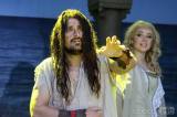 20220709001012_IMG_0728: Kultura pod hvězdami: Muzikálový víkend na Kačině začal Robinsonem Crusoe!