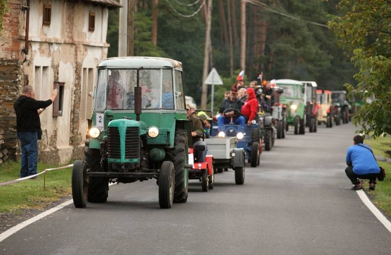 Popáté se v obci Brambory setkají traktory, frézy a domoviny