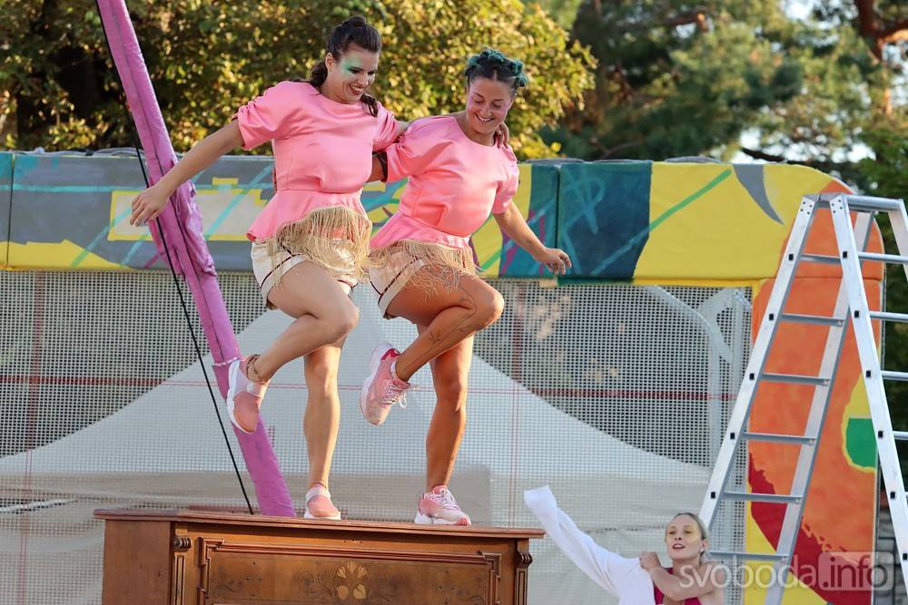 Foto: Zahrady GASK pobavil „Kaleidoscope“ Cirku La Putyka