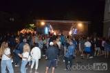 20220815213209_DSC_0767: Foto: Pouťovou noc v Ronově nad Doubravou rozpálila skupina Punc!