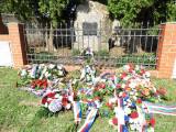 20220901145714_71: Barbara a Sandra Masin otevřely Památník tří odbojů v Lošanech