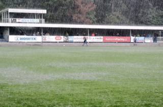 Vedení fotbalistů Čáslavi 3:0 spláchla voda, zápas byl předčasně ukončen!