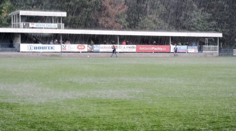 Vedení fotbalistů Čáslavi 3:0 spláchla voda, zápas byl předčasně ukončen!