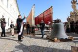 20221007120031_IMG_9632: Kutnohorské zvony Ludvík a Michal se vrátily do zvonice Jezuitské koleje