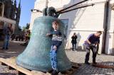 20221007120057_IMG_9707: Kutnohorské zvony Ludvík a Michal se vrátily do zvonice Jezuitské koleje