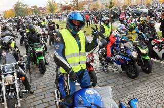 Foto, video: Čáslavský motorkářský klub Freedom v sobotu zakončil sezonu