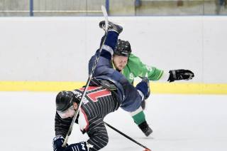 Foto: V nedělním zápase AKHL hokejisté HC Ropáci porazili HC Lázeňští orli 8:6!