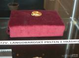 P1320106: Záhadný tzv. „Čáslavský langobardský prsten z Hrádku“ byl objeven před 130 lety