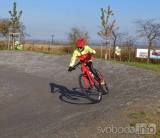 20221107202339_TB13: Závodníci Talent Bike Cycling teamu si vyzkoušeli novou dráhu pump track v Čáslavi