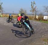 20221107202344_TB17: Závodníci Talent Bike Cycling teamu si vyzkoušeli novou dráhu pump track v Čáslavi