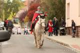 20221110162346_IMG_2724: Foto: Za dětmi z mateřské školy Pohádka také letos dorazil Martin na bílém koni!