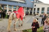 20221110162430_IMG_2860: Foto: Za dětmi z mateřské školy Pohádka také letos dorazil Martin na bílém koni!