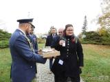 20221113010430_DSCN2419: Lavičku generála Františka Moravce slavnostně předali na čáslavském letišti