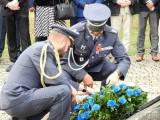 20221113010436_DSCN2432: Lavičku generála Františka Moravce slavnostně předali na čáslavském letišti