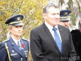 20221113010500_DSCN2478: Lavičku generála Františka Moravce slavnostně předali na čáslavském letišti