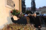 20221118001655_IMG_5152: Foto: Oslavy 17. listopadu v Kutné Hoře vyvrcholily odhalením lavičky Václava Havla
